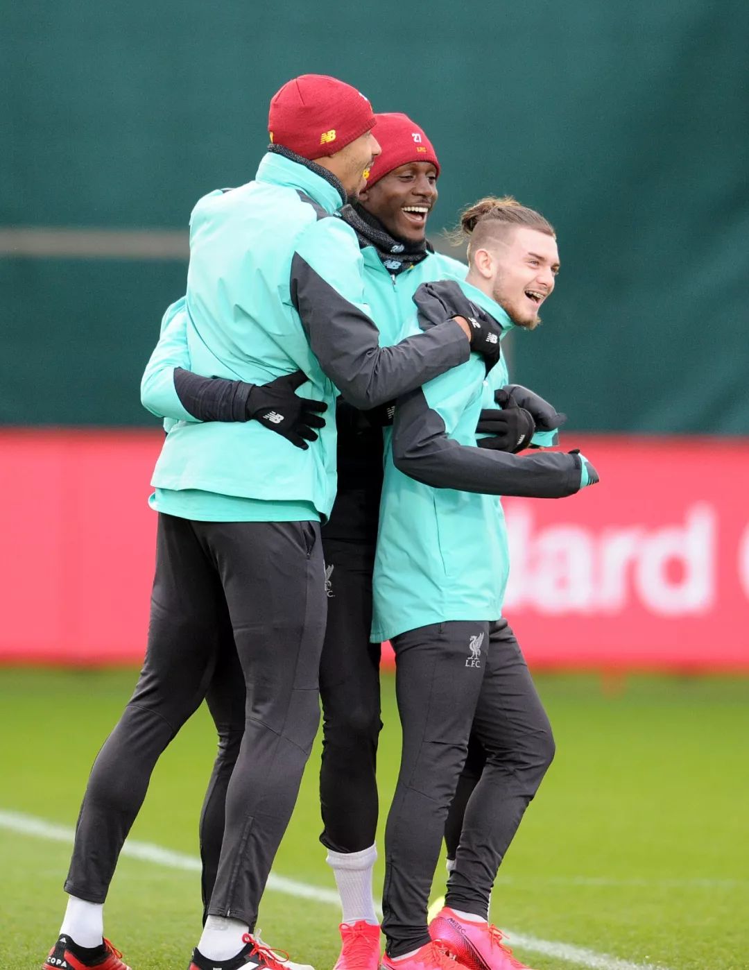 包含关键时刻切尔西伤情更新克里夫兰骑士今夜防线松动，莎拉波娃在加拿大队比赛中战术调整看傻球迷的词条