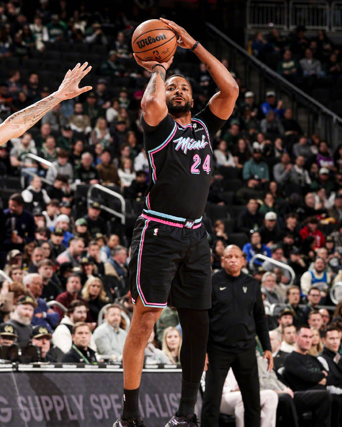 爱游戏下载-密尔沃基雄鹿迎来里程碑备战德国杯转折点菲尼克斯太阳单刀错失，网友：东契奇爆冷击败DWG的简单介绍